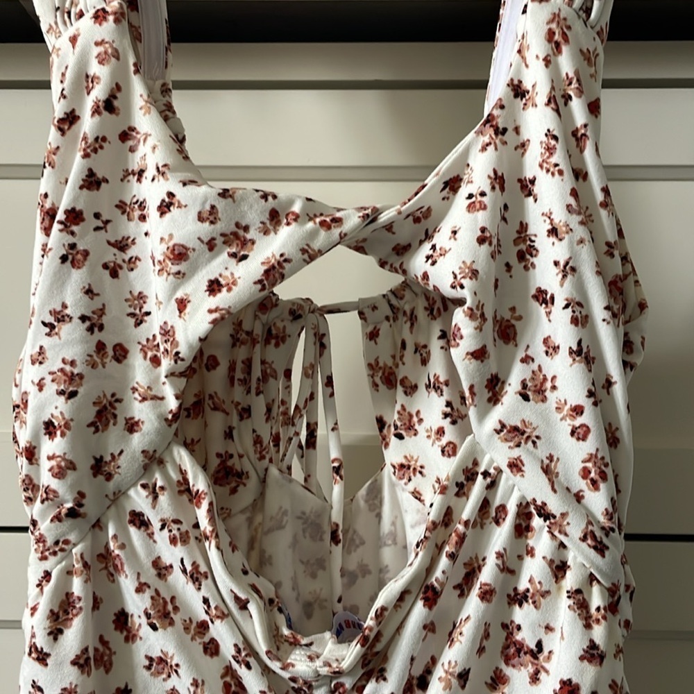 Urban Outfitters Women’s White Ditsy Floral Ruched Cottagecore Ruffle Hem Dress - Picture 6 of 10